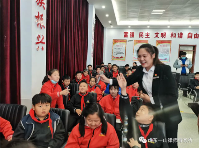 一山律师进校园 宪法讲座入人心
